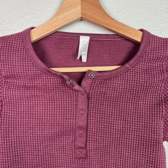 OFFLINE by Aerie Waffle Knit Cropped Henley Long Sleeve Thumbhole Top Size XS - Picture 2 of 7